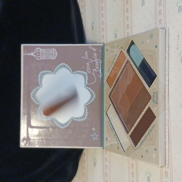 Essence the glow most go on bronzing and highlighting palette. Brand new. - Picture 2 of 4